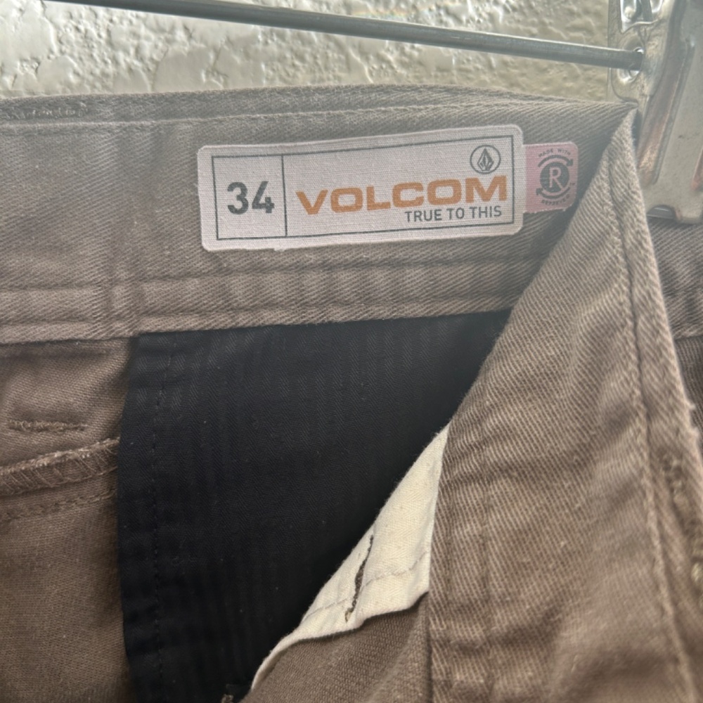 Volcom shorts - Picture 3 of 3